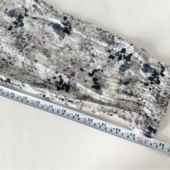 Aritzia Talula Los Feliz Floral Print Joggers Sz Medium - Picture 12 of 13